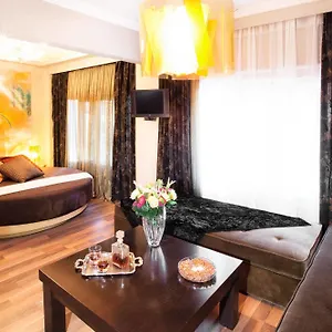 Otel Plaza Hotel, Philian And
